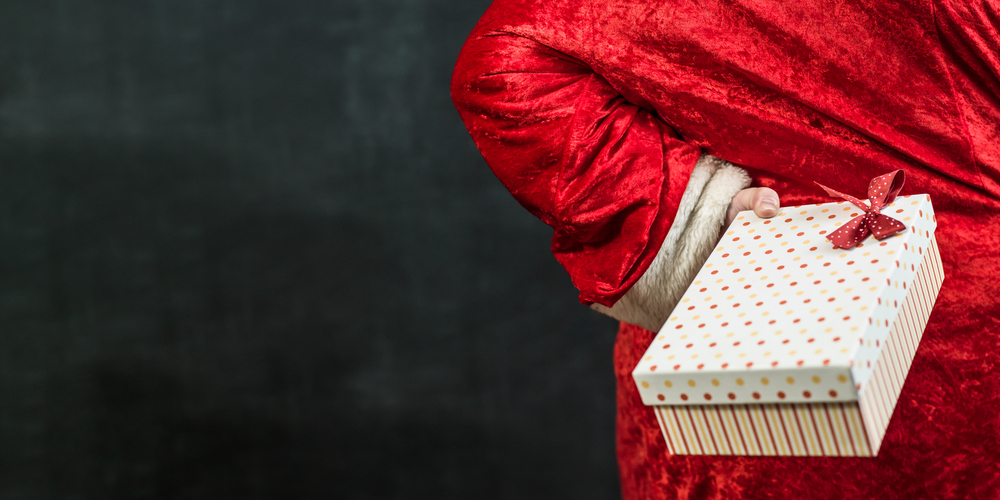 hiding-christmas-vuly-trampoline