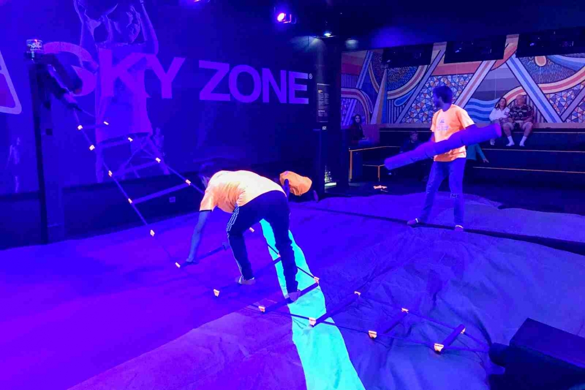 Balance ladder at the Sky Zone trampoline cruise park