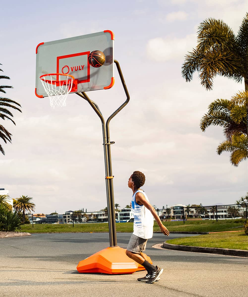 A totally flexible hoop height, with the ability to adjust it easily.